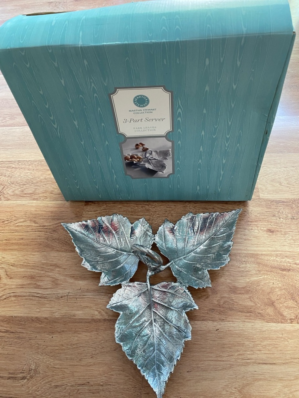 The Martha Stewart Collection spark Leaves 3 part server NWT